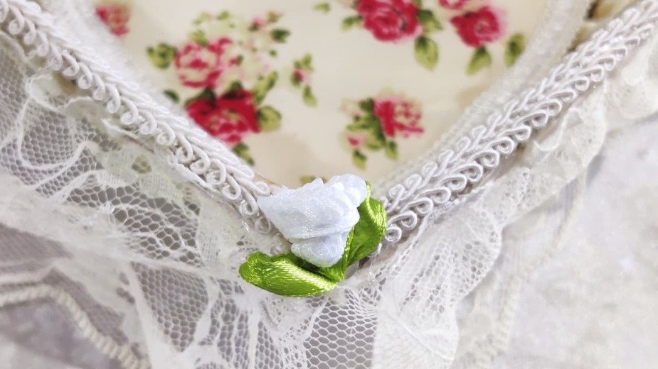 Sacred Heart Floral Lace Basket - Image 2