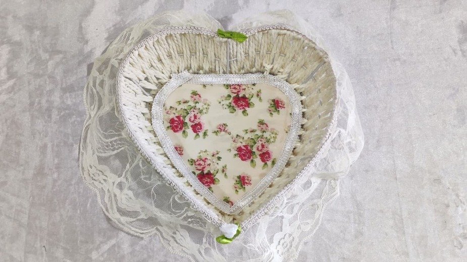 Sacred Heart Floral Lace Basket