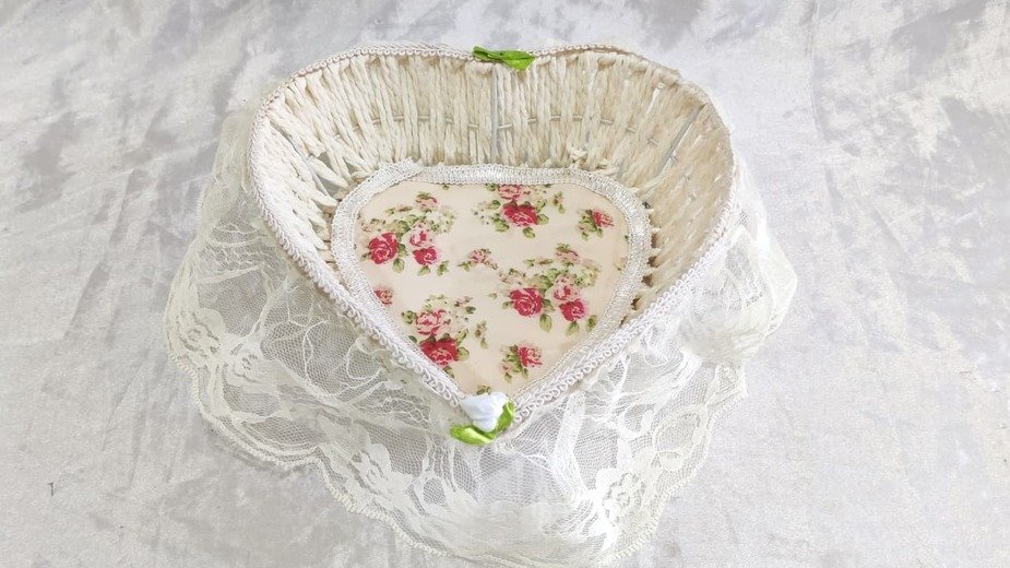 Sacred Heart Floral Lace Basket - Image 3
