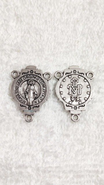 Silver Plated Three Cornered Medal – 2 CM