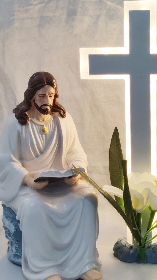 Illuminated Jesus Figurine with LED Cross - 11 Inch - Image 3